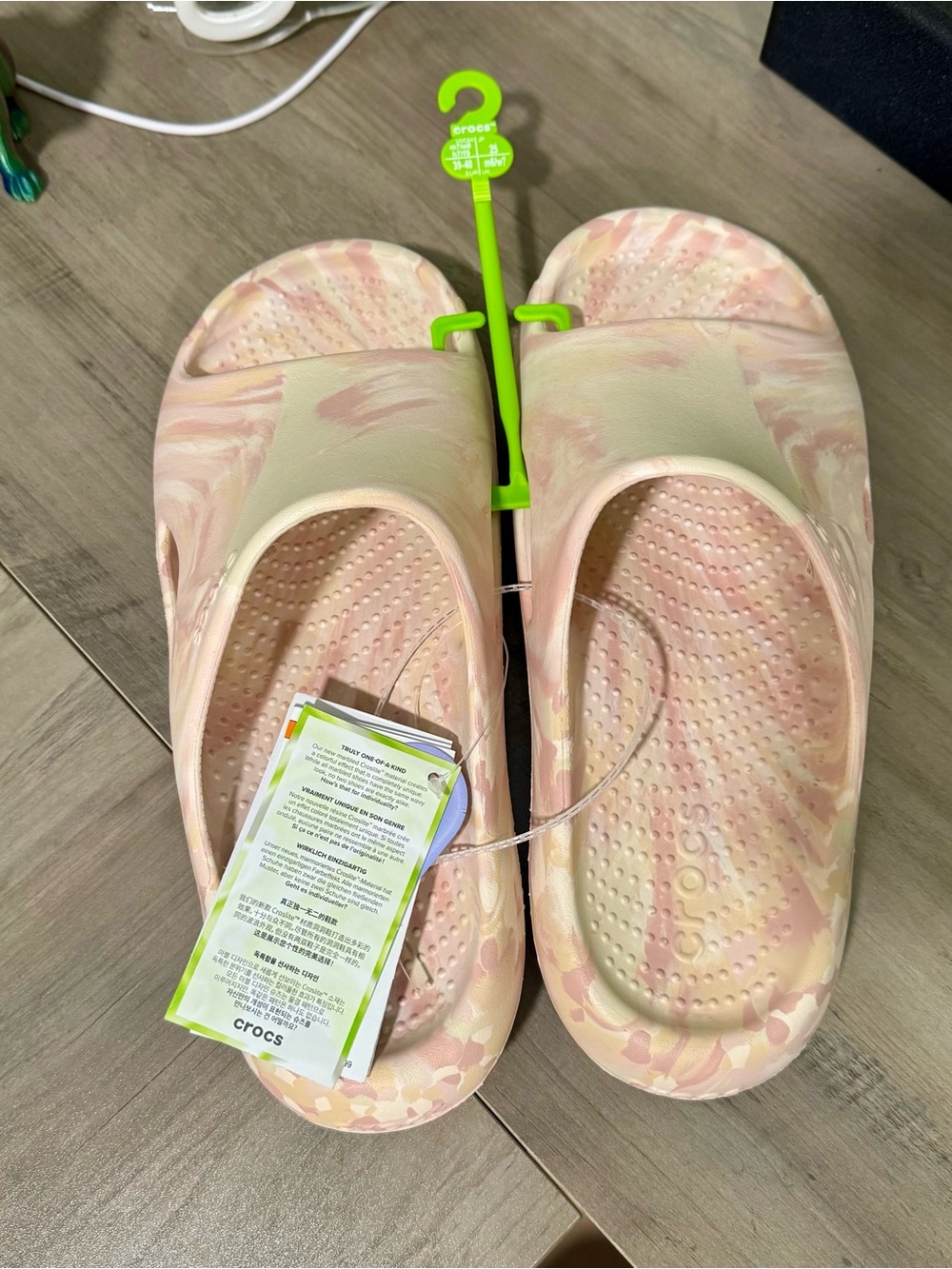 CROCS Mellow Recovery Marbled Slide - Pink & Cream Swirl 9 - Picture 2 of 8